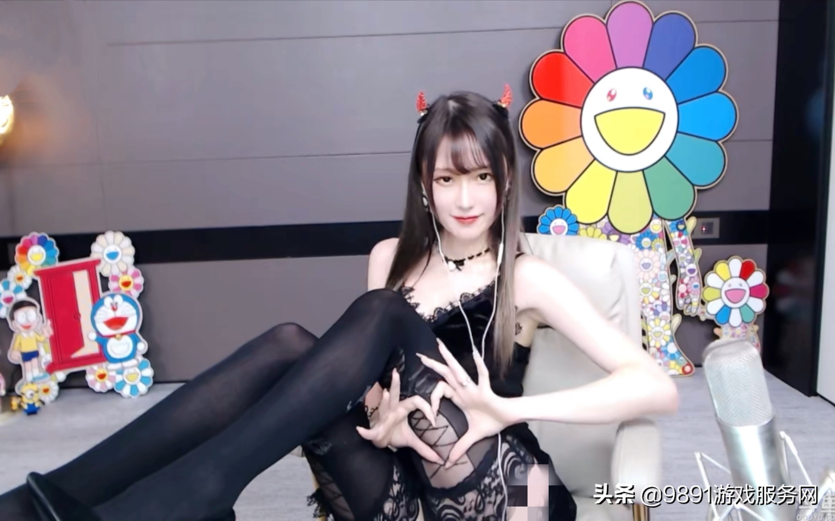 腐团儿变身小恶魔,“毒液”同款袜抢镜,看到她45码的脚我笑了