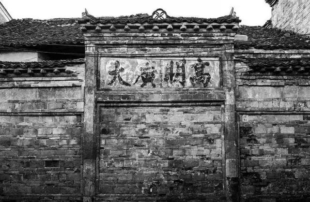 这个村庄一千年前建了个生态下水道，至今旱涝不惧