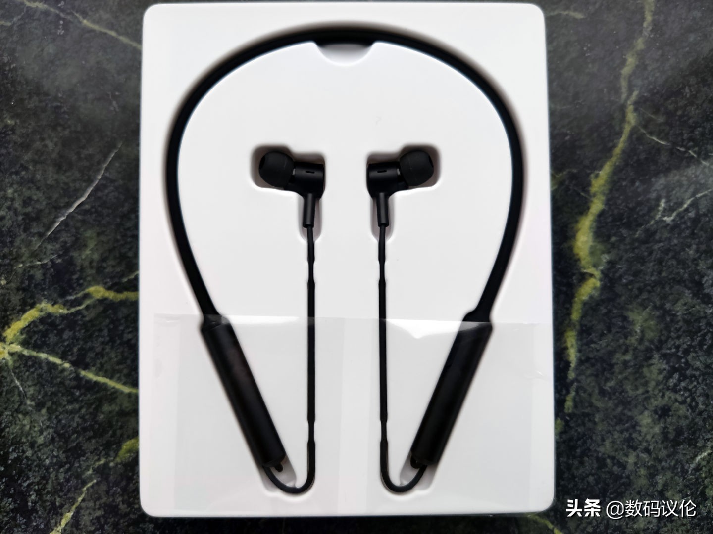 小米项圈耳机linefree和青春版,能吃鸡的蓝牙耳机小米linefree