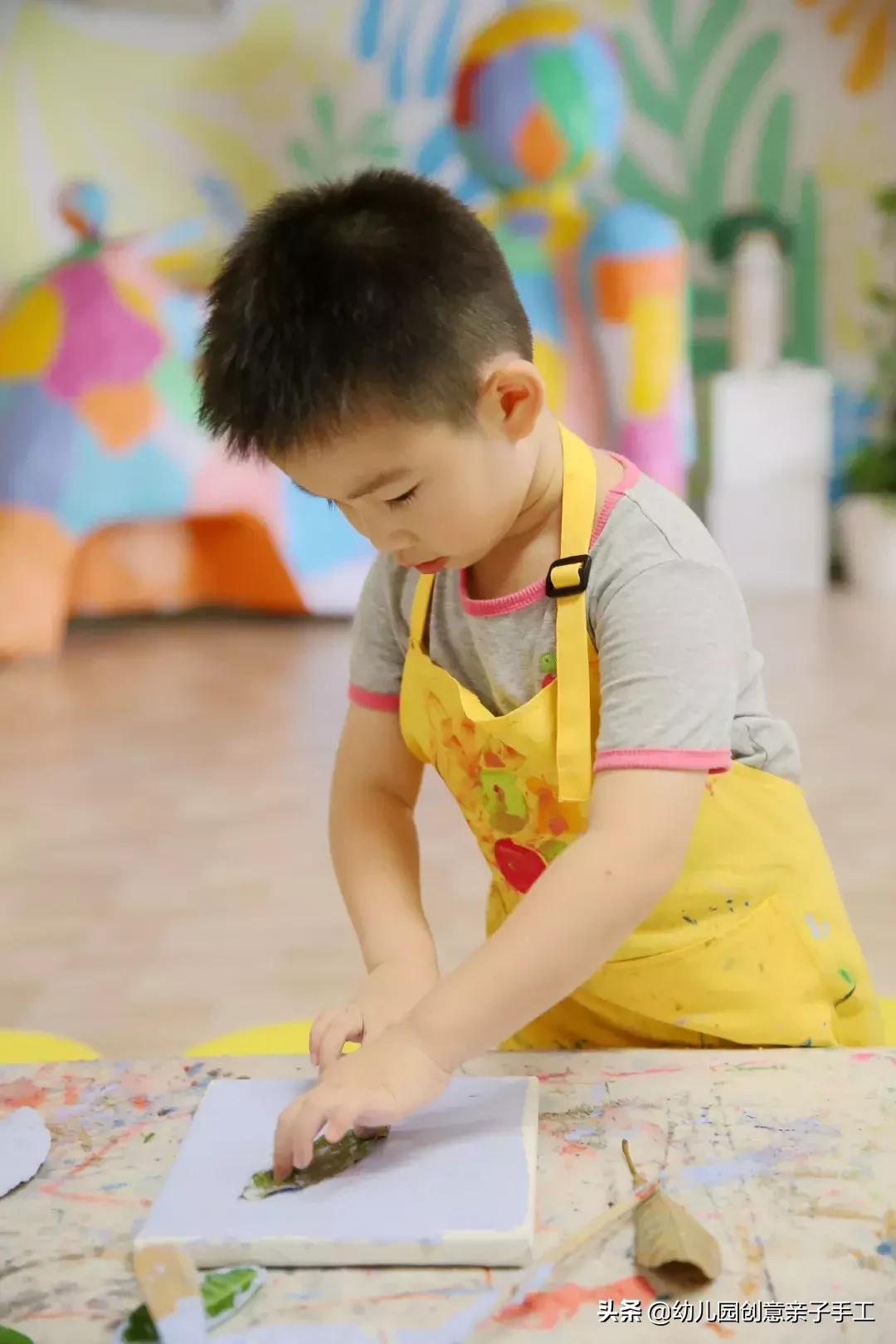 小班美工塑料袋拓印画教案,植物拓印创意教程视频