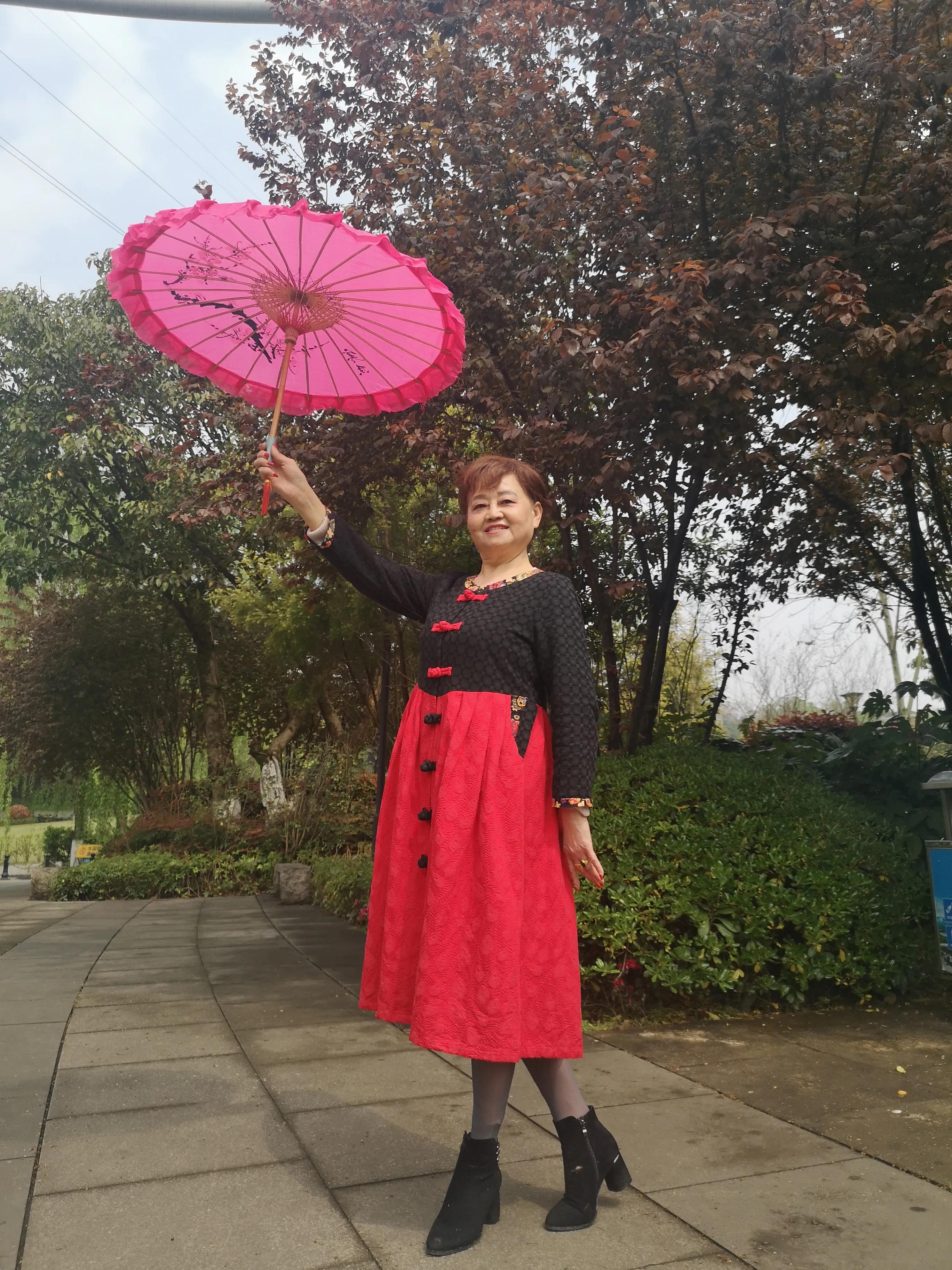 春游和姐妹踏青,春游踏青姐妹拍照