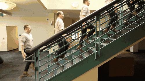 6年130场“爬楼大赛”，他为何要与地心引力做对抗？