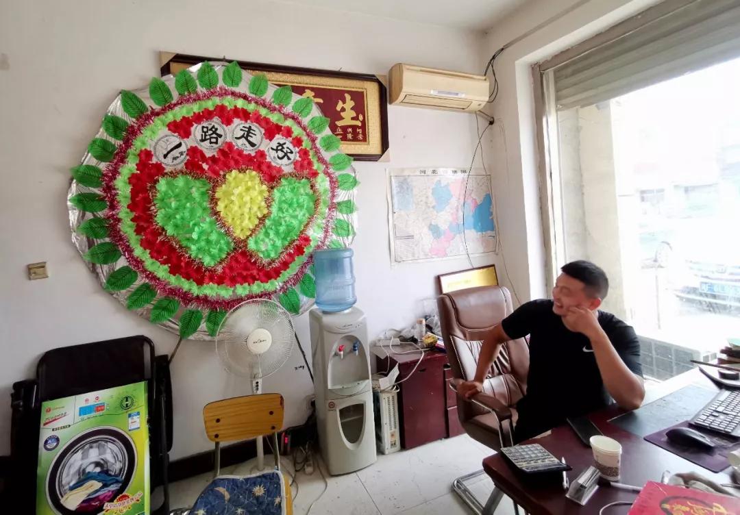 在大街上卖骨灰盒,殡仪馆卖高价骨灰盒后续