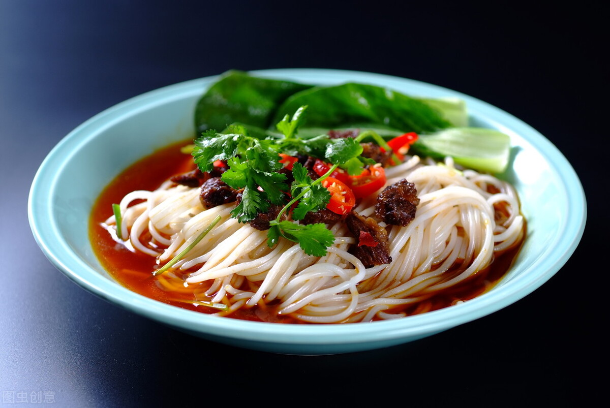 大姐开米粉店盈利81万,90后情侣开米粉店月入五万