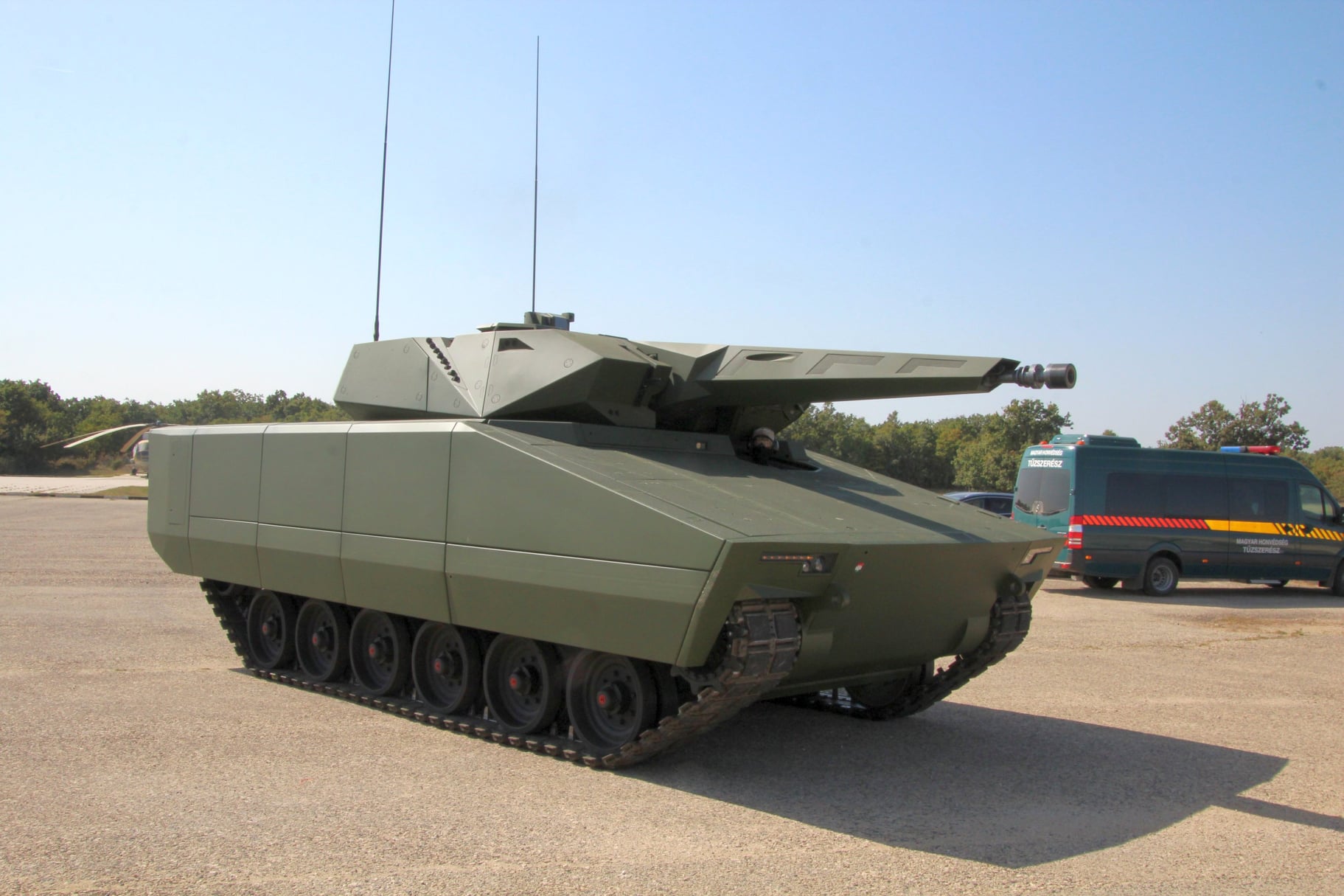 世界上防护能力最强的装甲车,最新山猫kf41步兵战车