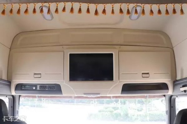 豪华重卡带厕所的生活舱,重卡房车驾驶舱跟生活舱一体