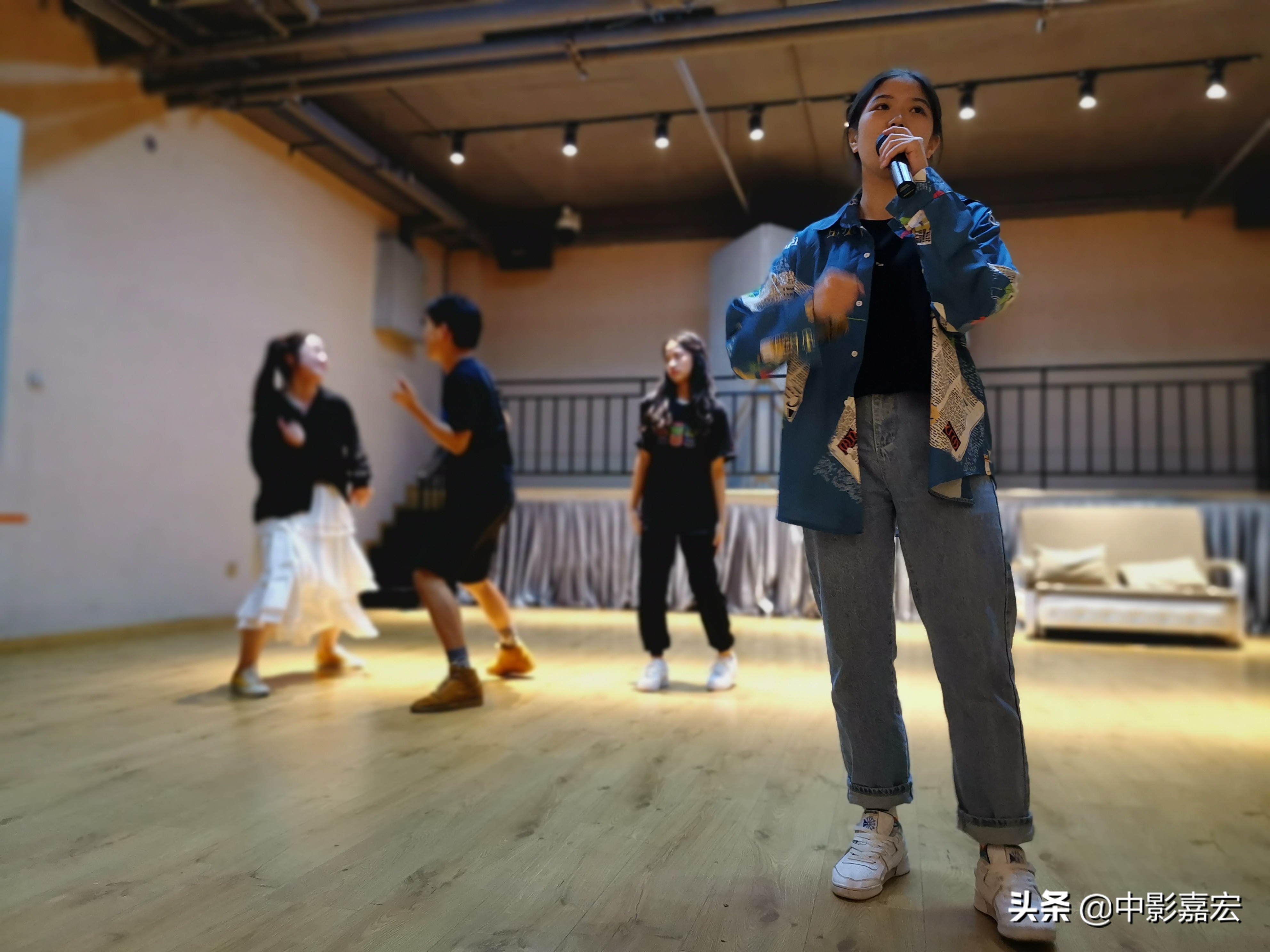 自学唱歌如何练习假音,假声怎么练初学者怎么唱假音