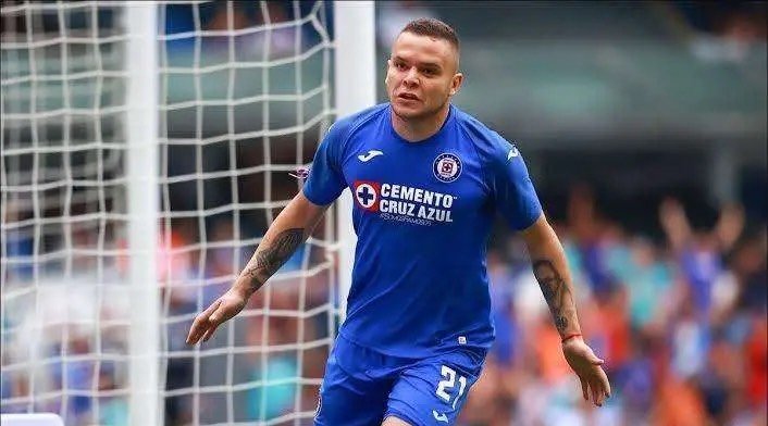 无视限额,深圳4200万报价71球外援前锋,与新孔卡组双核