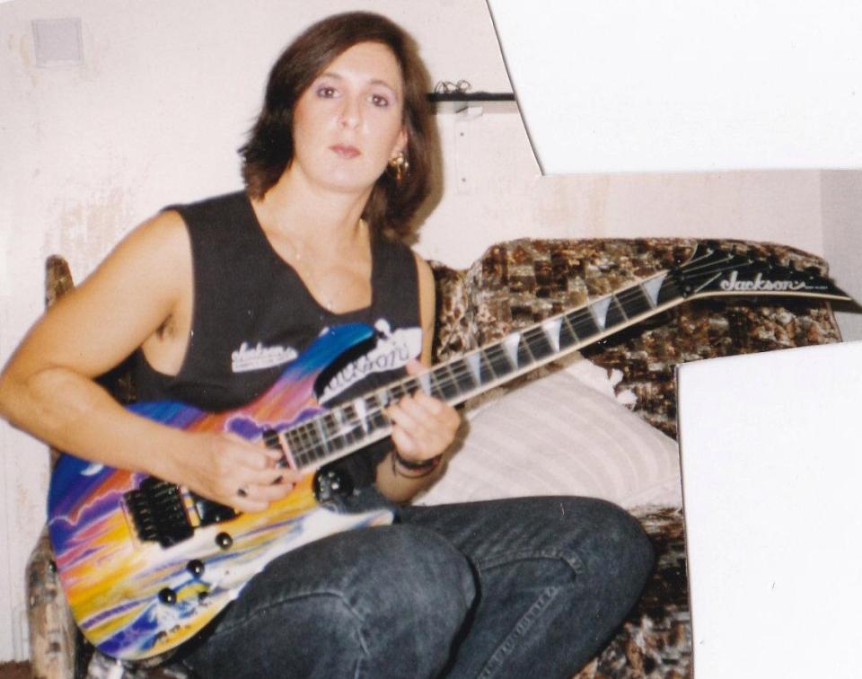 英国变性手术,英国59岁男子变性后续