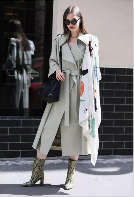 系丝巾的多种好看方法简单慢动作,大方丝巾秋冬的18种系法视频教程