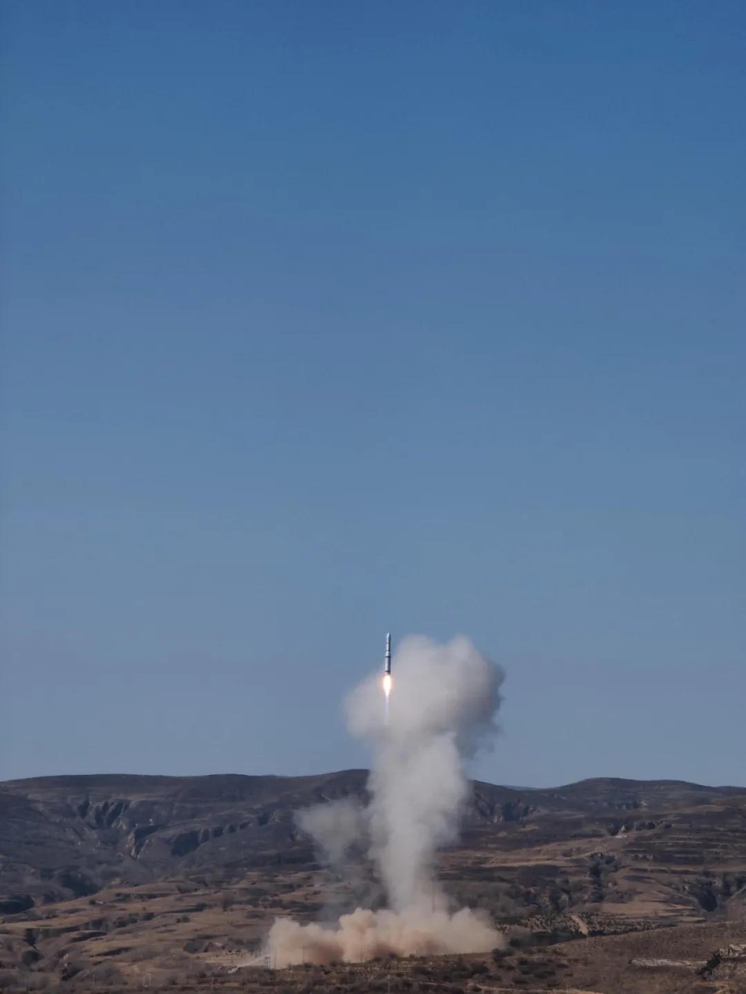 凌晨4点醒的姑娘,凌晨2点起床的姑娘