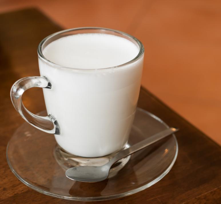 双胞胎姐妹花喝豆浆,双胞胎姐妹一个喝牛奶一个喝豆浆