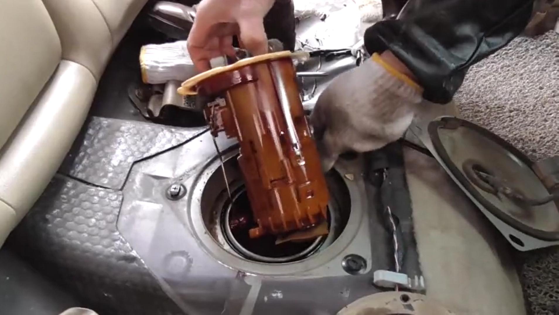 汽车油箱盖的小知识点,汽车油箱标志小技巧