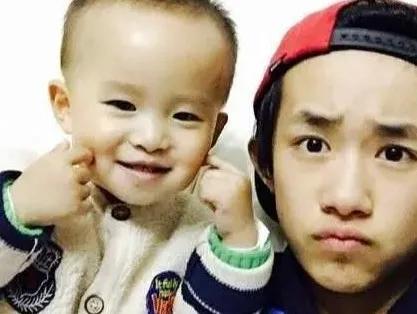 易烊千玺和弟弟楠楠现状,易烊千玺和弟弟楠楠温柔对话