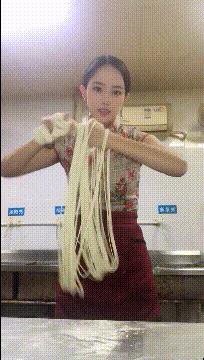 看了整整七分钟，他们最终还是上去了