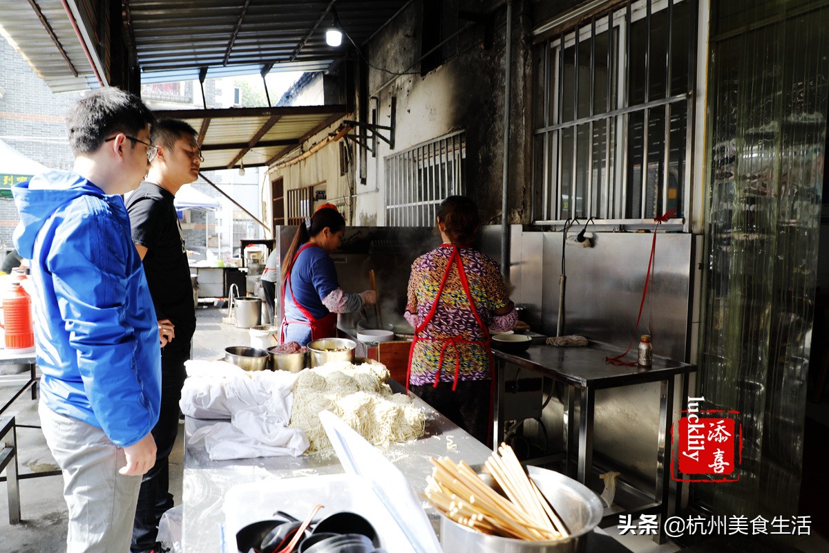 南京有名的镇江锅盖面馆,镇江锅盖面侍家面馆