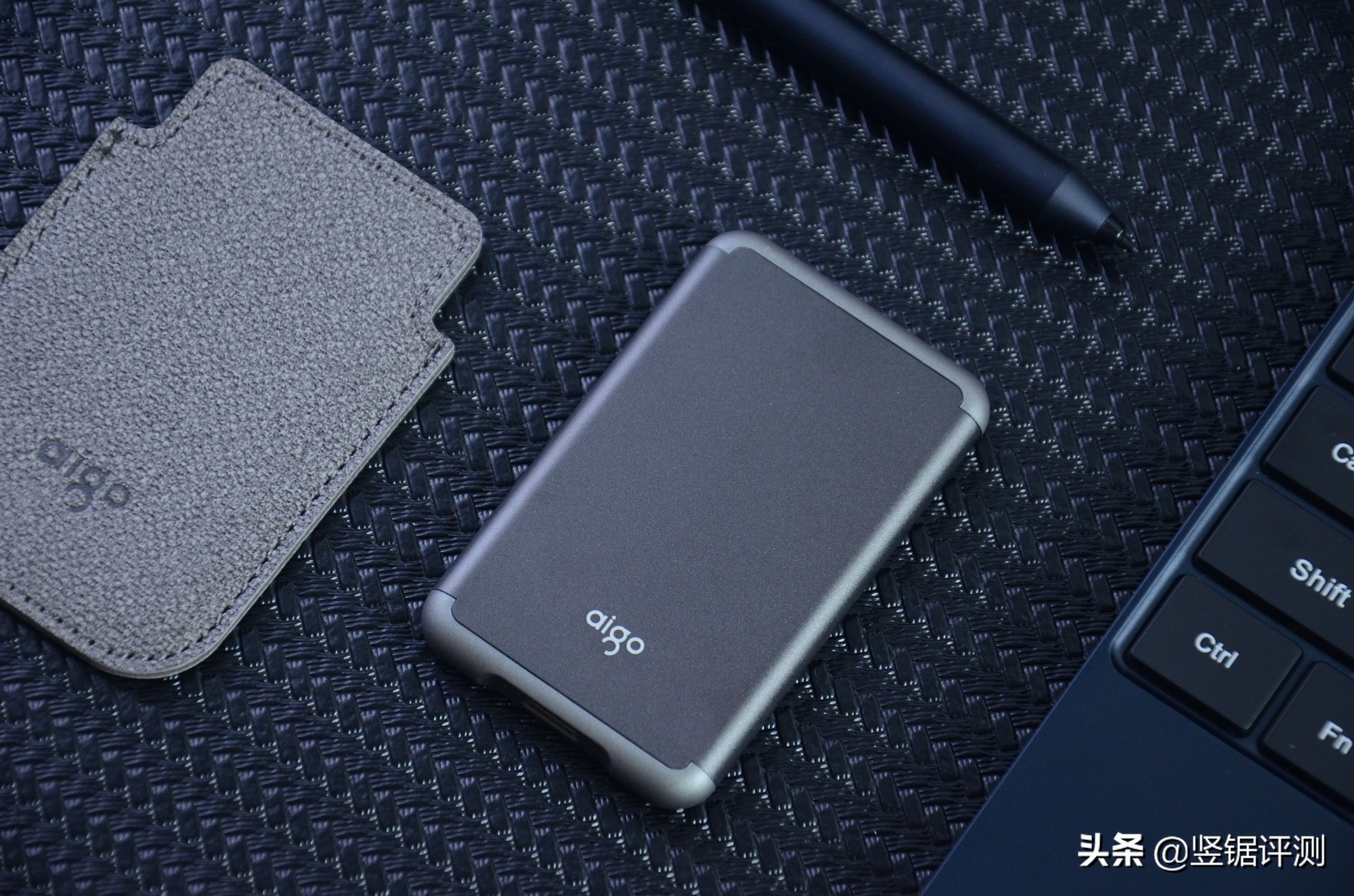 爱国者aigos7pro512g移动固态硬盘,爱国者aigo2tbssd固态硬盘评测