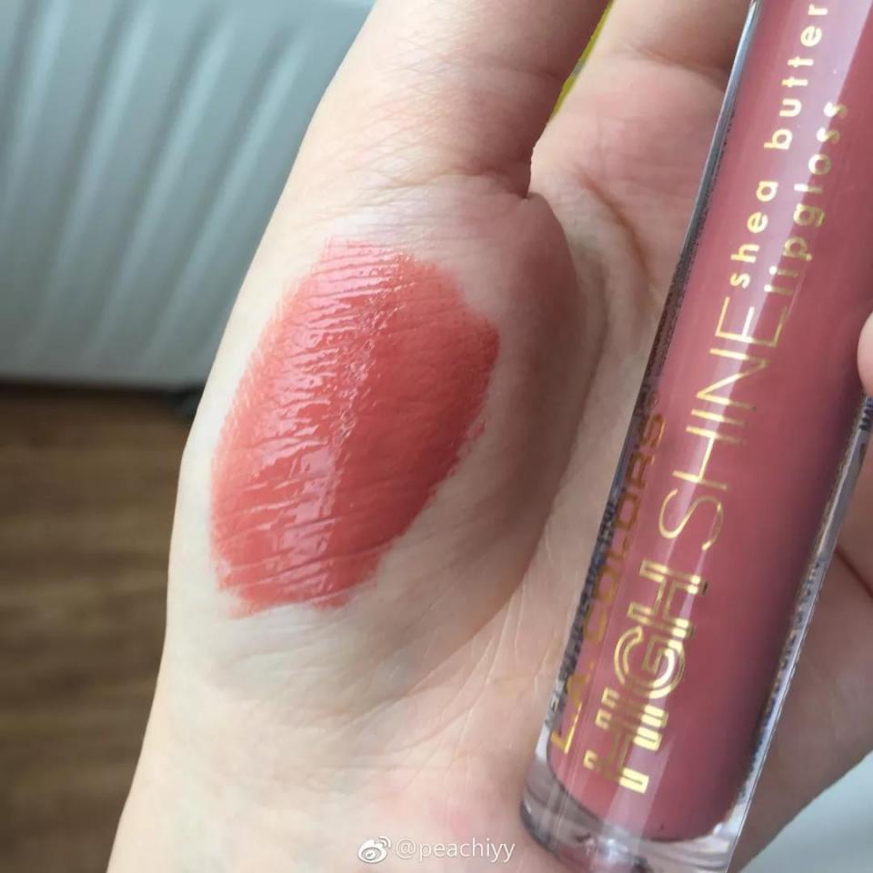 快买了这只口红来人间水蜜桃学院报道！