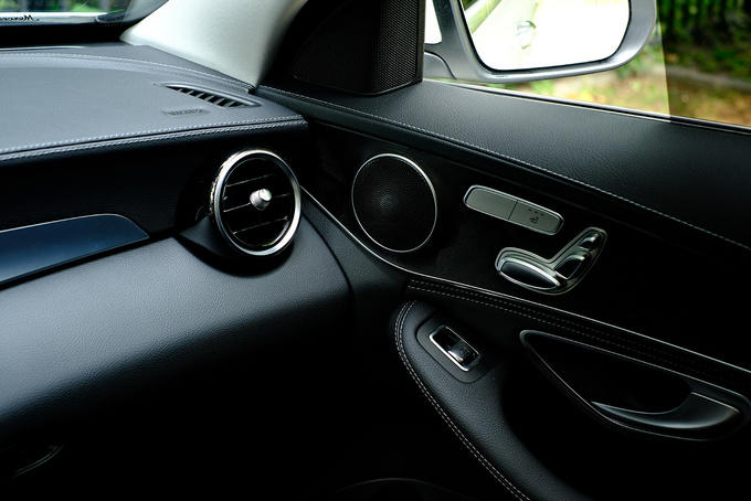 奔驰c级180落地多少钱,豪华奔驰180