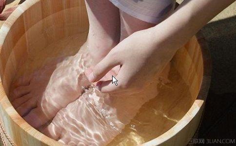 在家就能做的足部按摩手法,在家如何做脚部护理