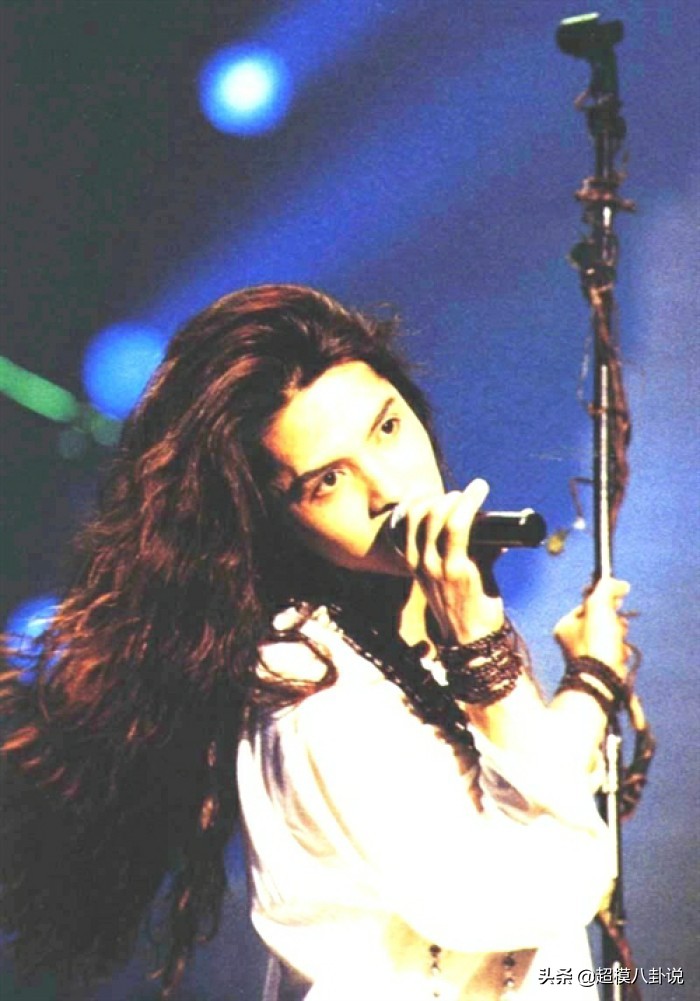 他凭借颜值包揽岛国大半个漫画圈原型,妻子是蜡笔小新梦中情人