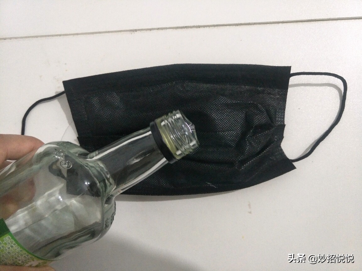 凉鞋磨脚是凉鞋的问题吗,凉鞋磨脚后跟小妙招