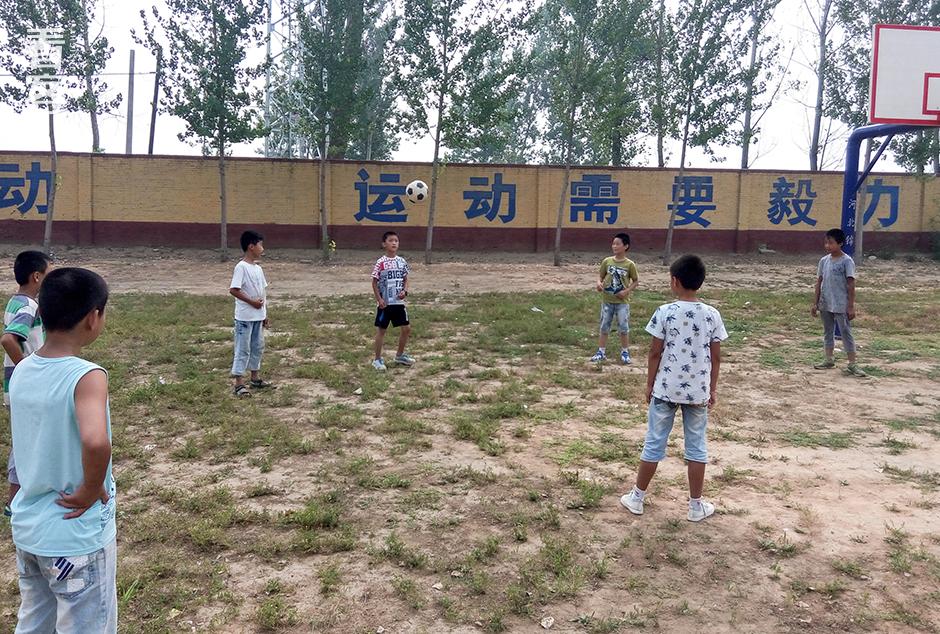 这支秘密发展的乡村足球队，拼命的令人肃然起敬