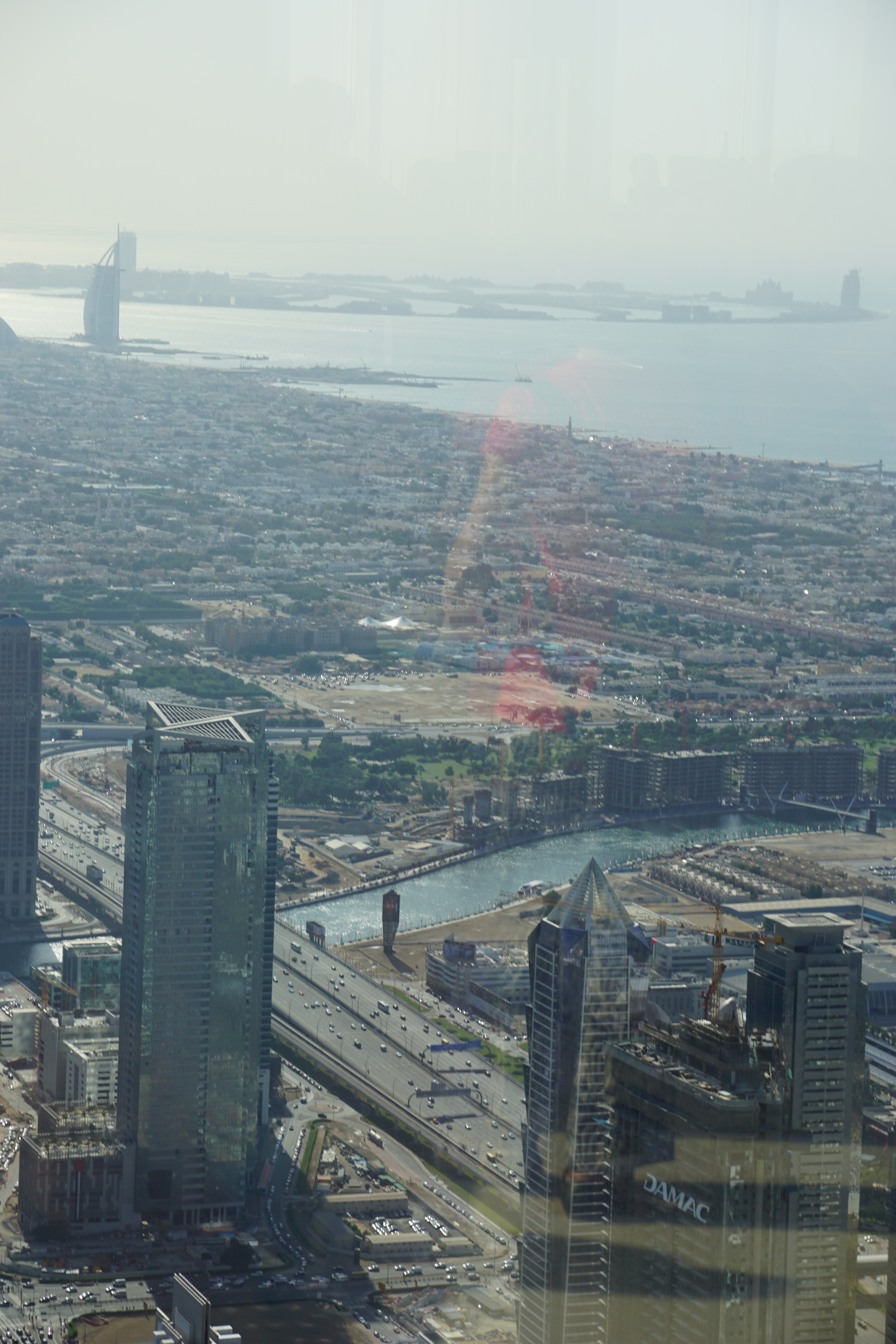 世界上最高塔哈利法塔高828米,世界第一高楼哈利法塔还有什么