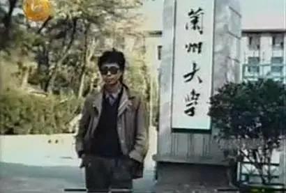 高自恋者李阳，是神还是巨婴？