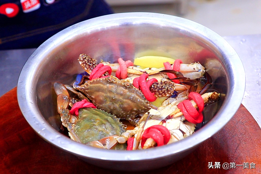 蒸螃蟹的正确方法蒸法,蒸螃蟹的正确方法蒸几分钟有蟹黄