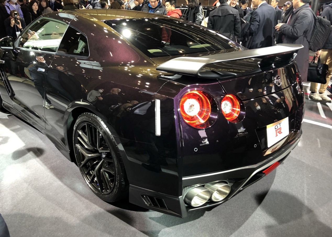 gtr2020款战神顶配,gt-r50周年限量版