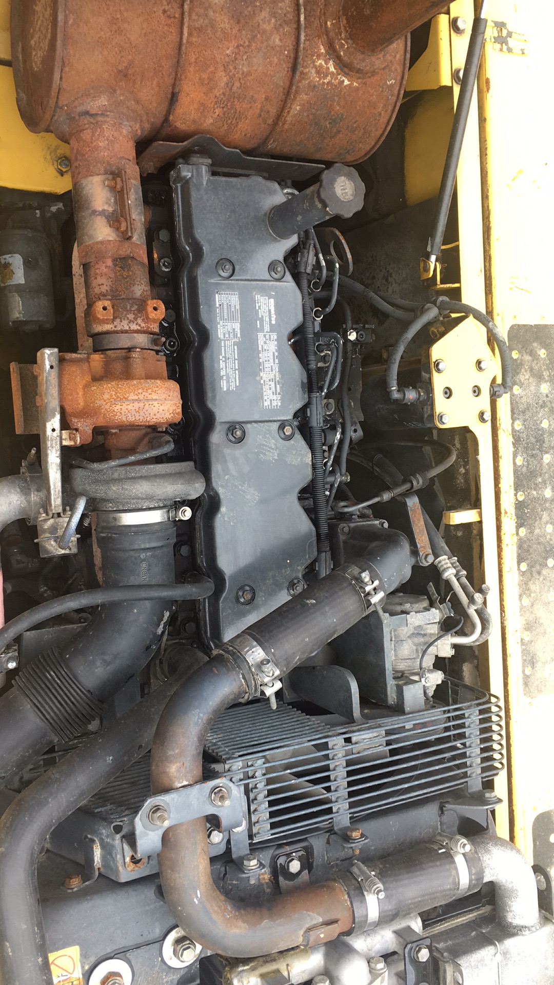 二手挖掘机小松220价格,19年小松220挖掘机多少钱