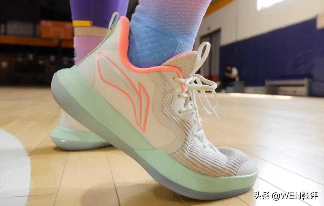 李宁lightfoam和安踏闪能,李宁闪能3.0蓝粉色测评
