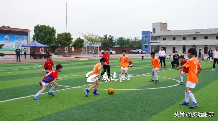 德国足球员来威远县,德国足球大咖进威远校园