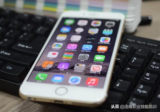 iPhone6P手机进水触摸不能用，3换屏幕问题依旧，你猜问题在哪？