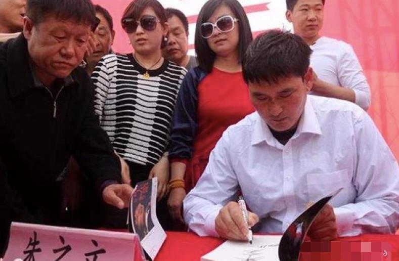 大衣哥书法被曝5个字写错2个,大衣哥书法靠谱吗