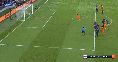 郜林颜骏凌回头视频,颜骏凌背对郜林不敢看罚球