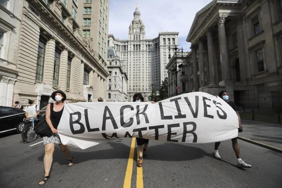 CK新模特遭全网谩骂:“你这么胖,不配穿性感内衣!”