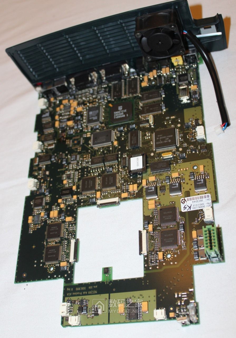 都是钽电容惹的祸：拆修宝施玛（Proxima）3LCD投影机三无故障