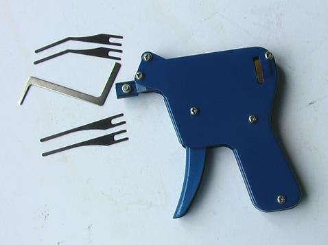 别再抱怨开锁师傅收费贵,门锁里的机关没你想的那么简单