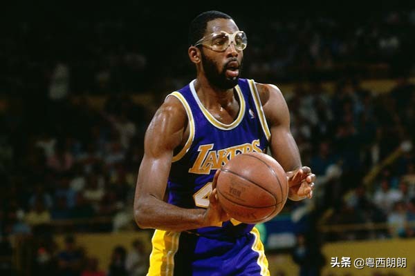 詹姆斯沃西英文绰号,湖人名宿沃西集锦