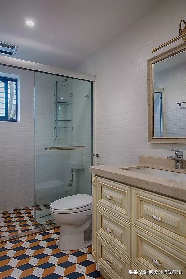 干湿分离卫生间推拉门玻璃隔断,玻璃隔断干湿分离卫生间设计