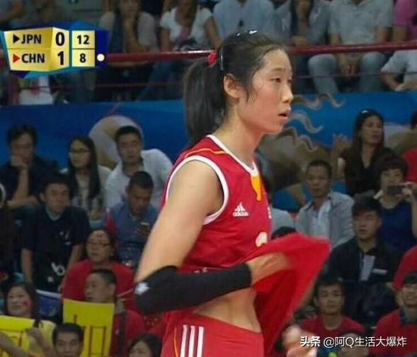 秀腹肌女足,女足名将滕巍露腹肌