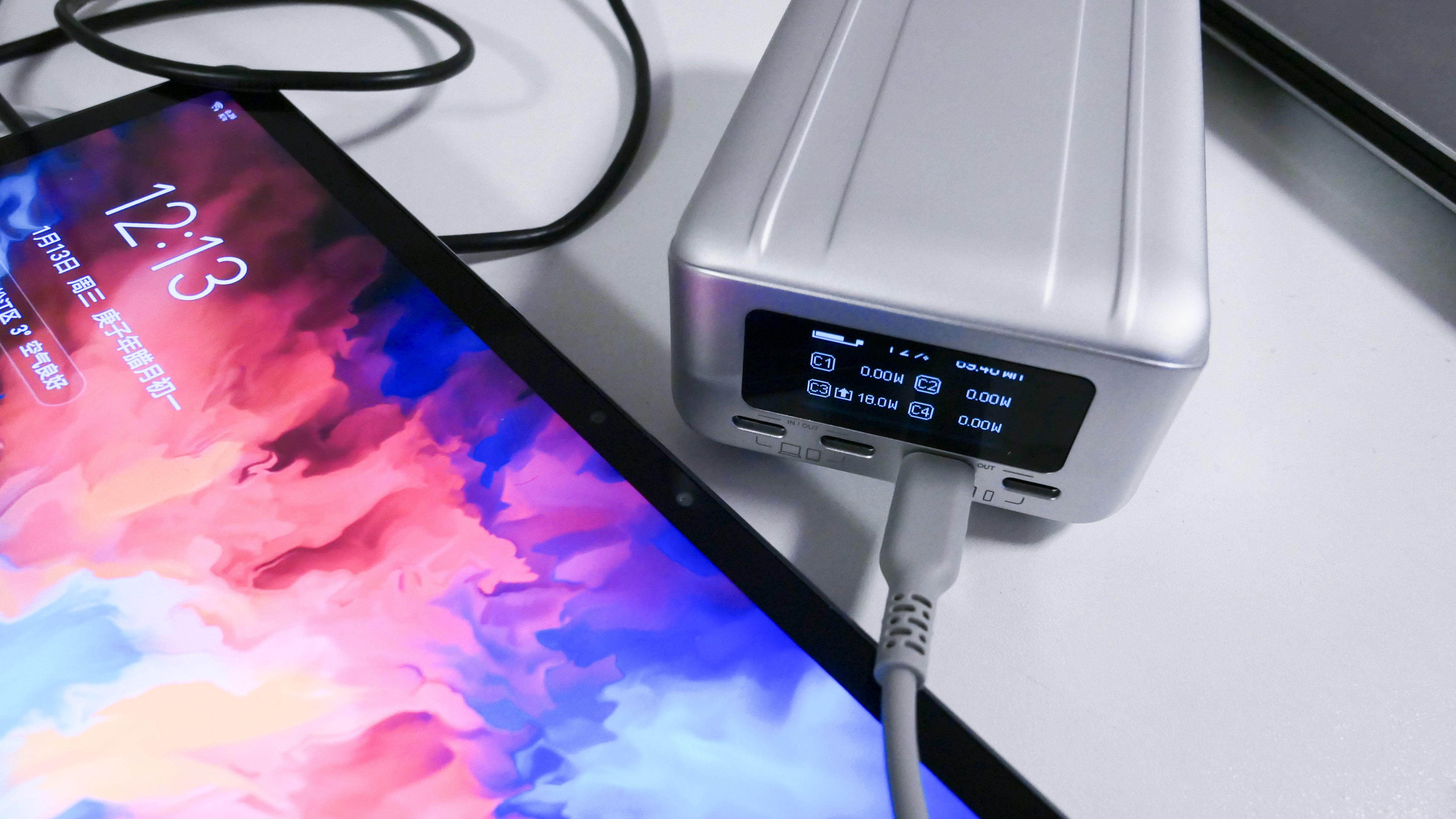 出行好帮手——征拓SuperTankPro超级移动电源