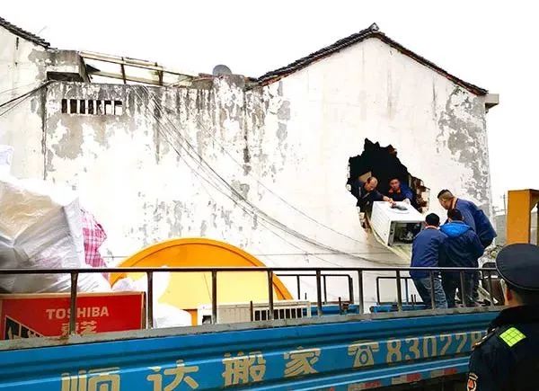 无锡一“*迁拆**户”滞留不搬官司打了三年被司法强制执行