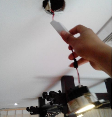 普通家用led灯泡伤眼吗,钨丝灯泡和led灯泡哪个伤害眼睛