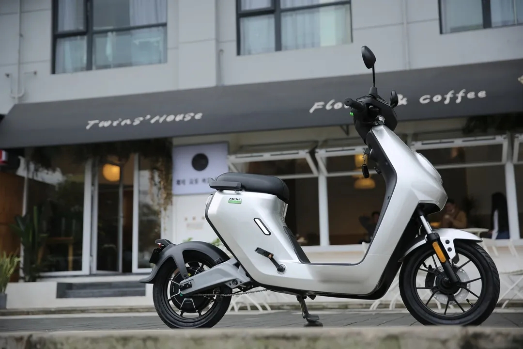 锂电电动车与铅酸电动车哪个好,铅酸电动车好还是锂电池的好