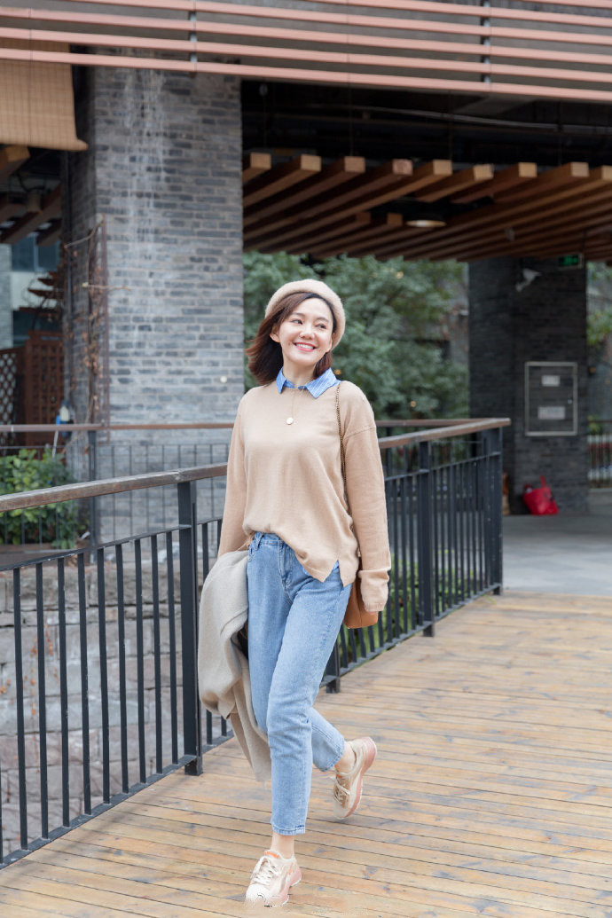 秋天里的慵懒温柔风穿搭,秋天如何找到适合自己的风格穿搭