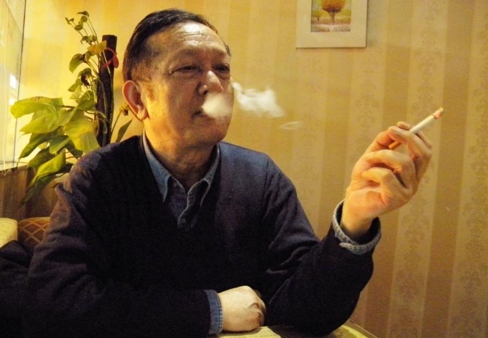 媳妇怀孕生娃公公婆婆不闻不问,媳妇怀孕期间丈夫吸烟怎么办