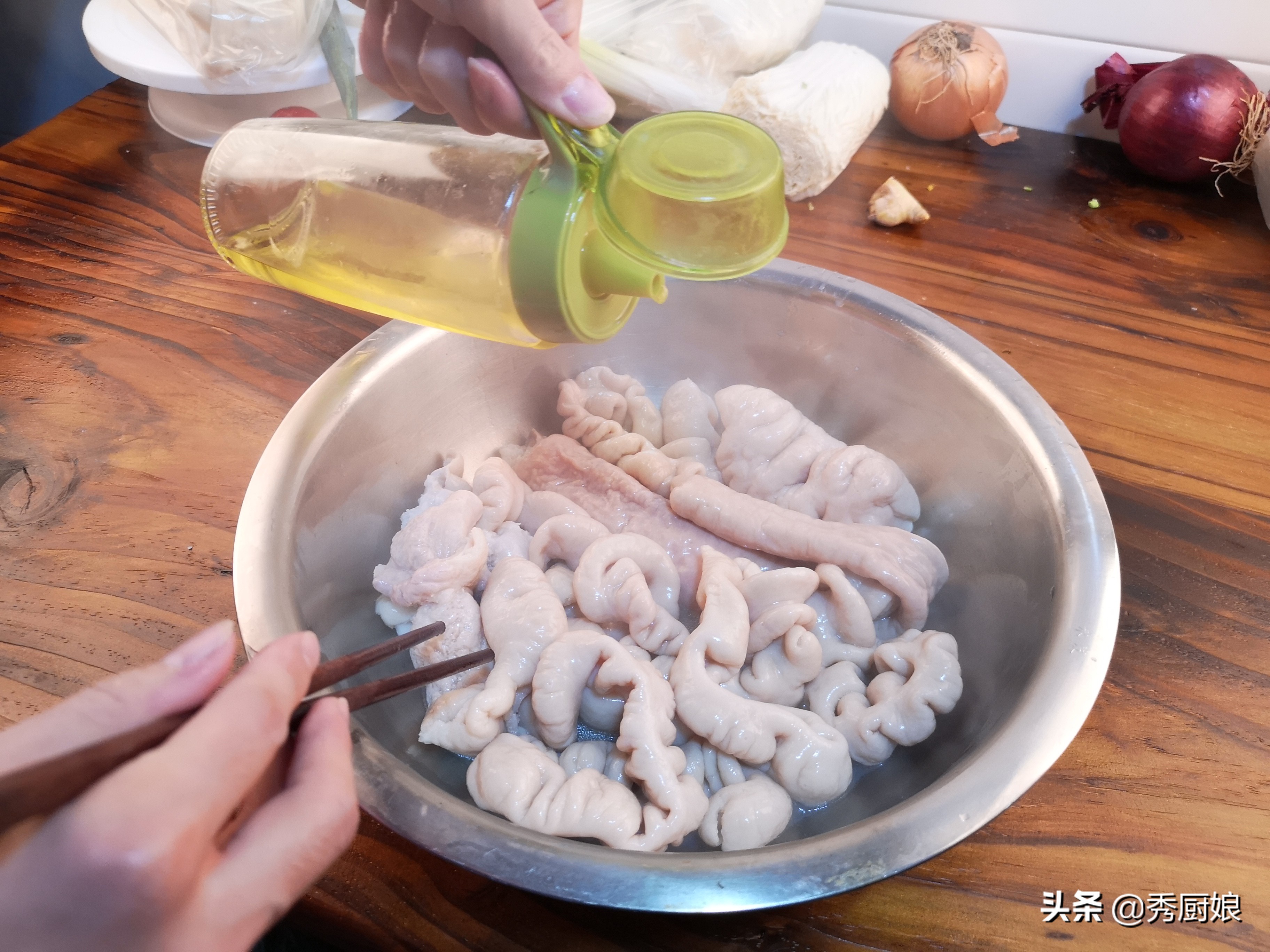 为何洗猪大肠要放碱和醋,猪大肠不用醋怎么洗